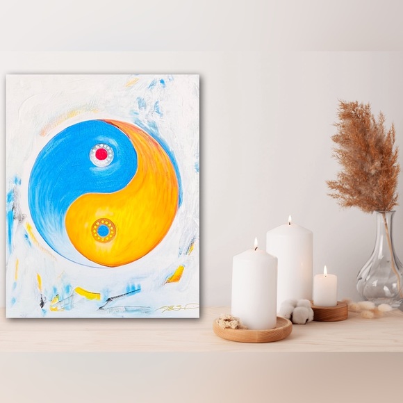 Yin-yang Adorn with 26 Swarovski Crystal stones. - Picture 3 of 6